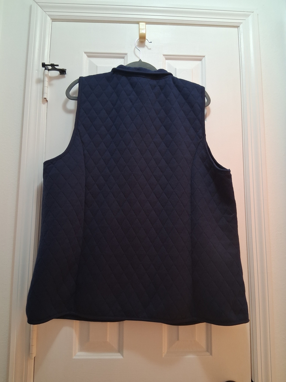 Kim Rogers Curvy Quilted Navy Sleeveless Vest With Inside Pockets. - Picture 5 of 5